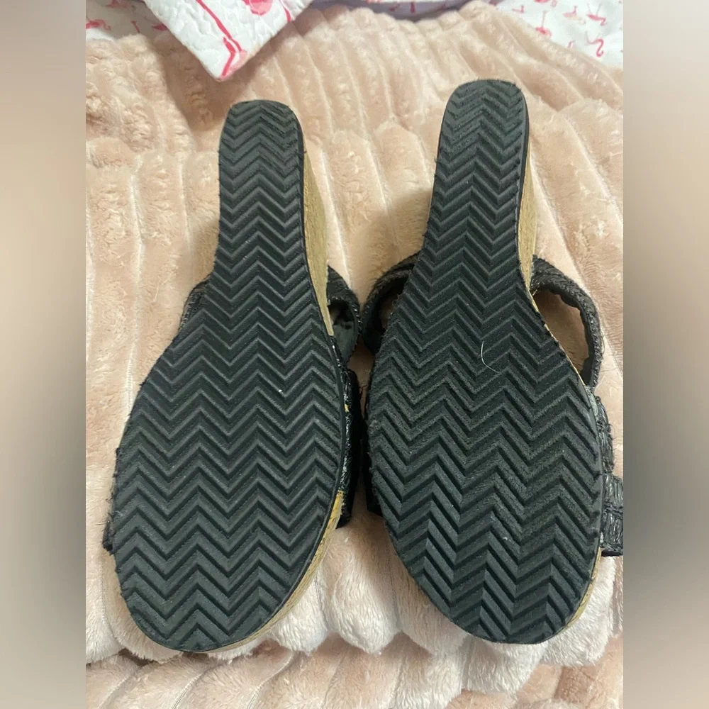 Volatile wedges - Picture 3 of 3